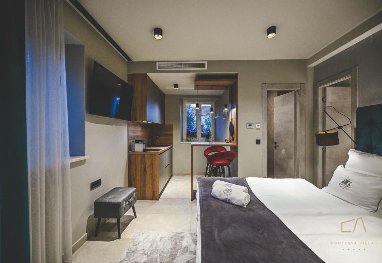 Galija Luxury Suites Krk Town Bagian luar foto